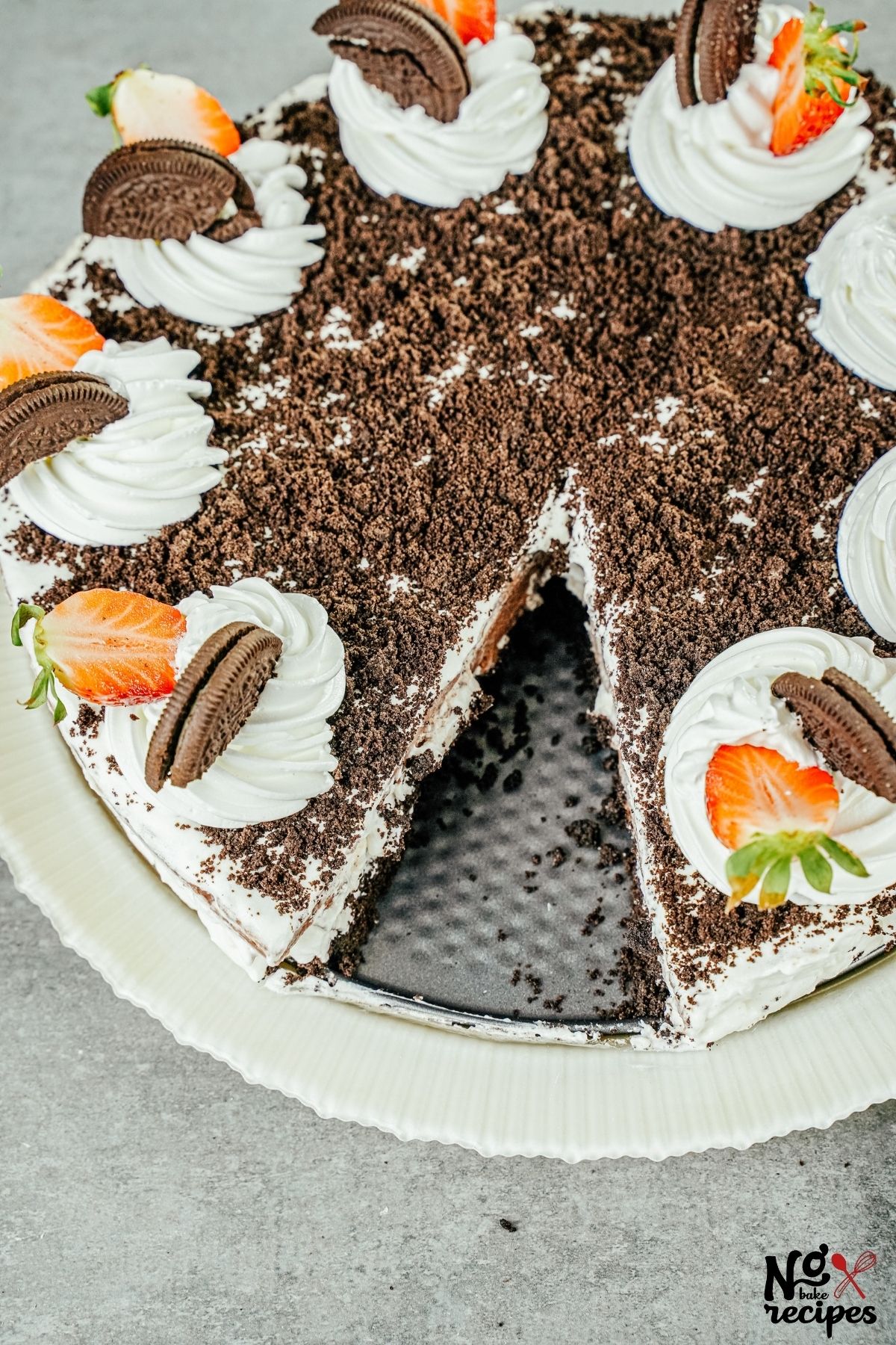 oreo lasagna cake with slice cut out