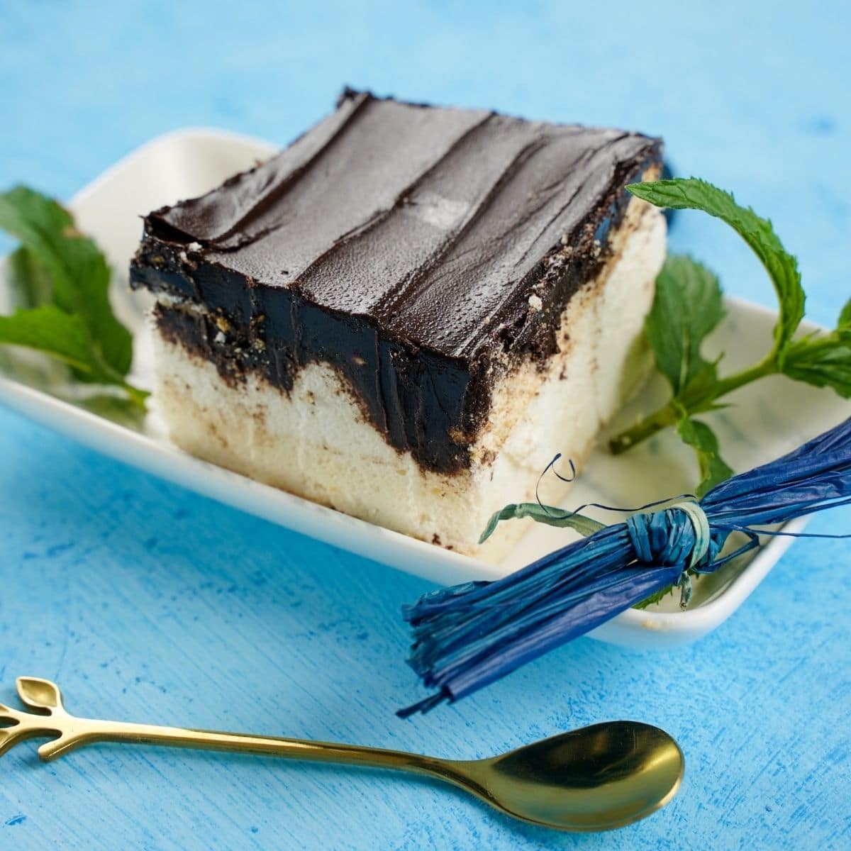 Featured Img of No Bake Eclair Cake