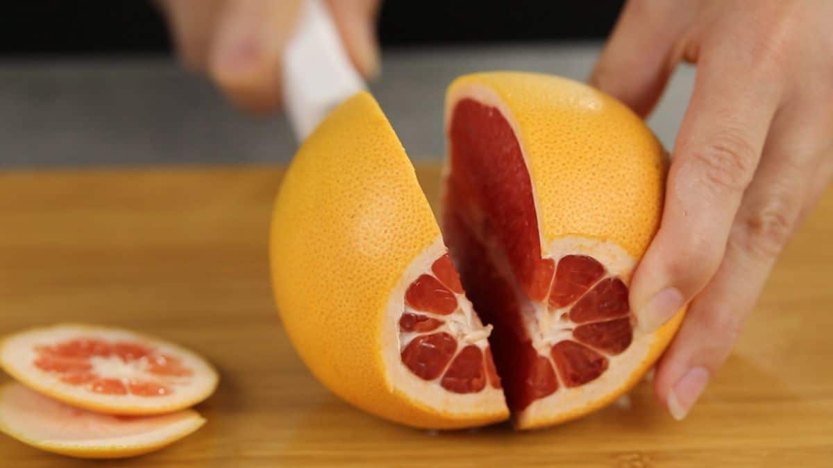 Cutting of grapefruit