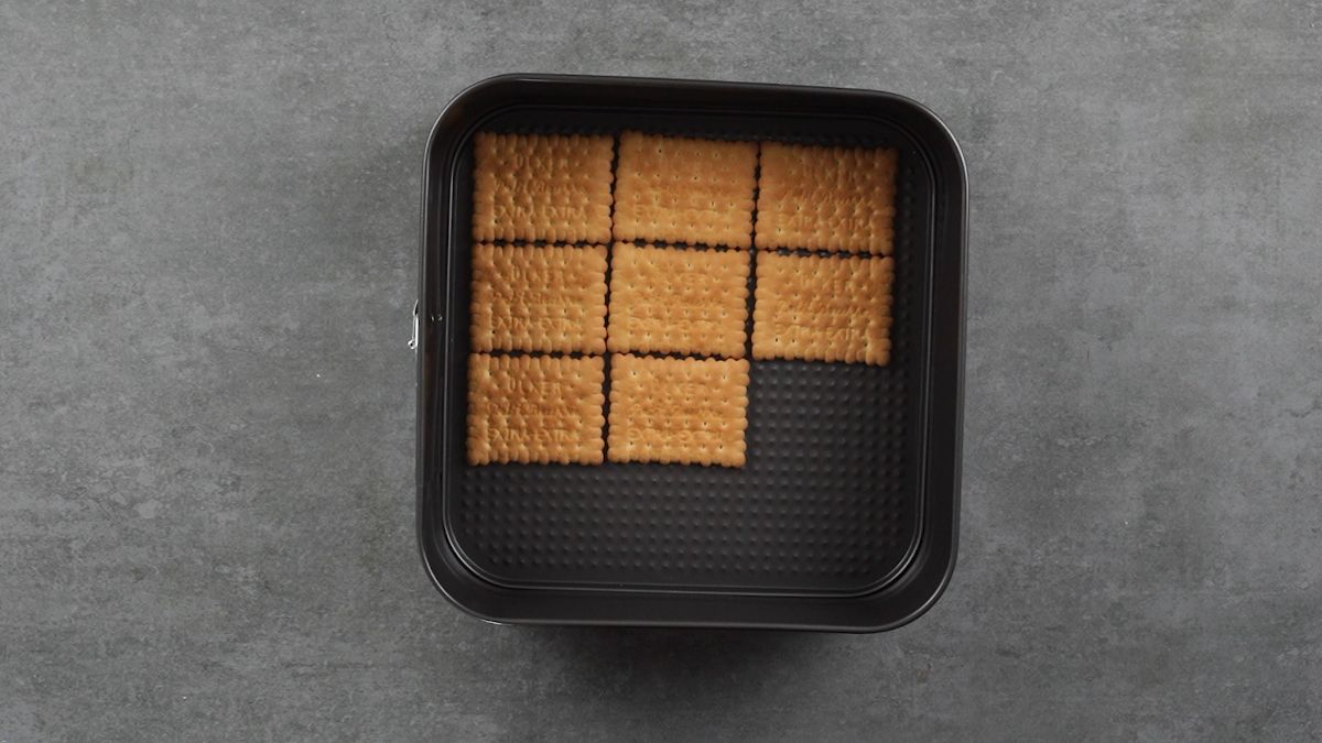 square black pan with graham crackers on bottom
