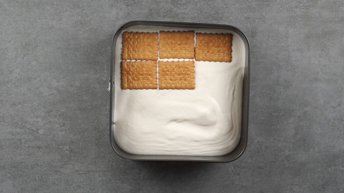 graham crackers on top of pudding in square pan