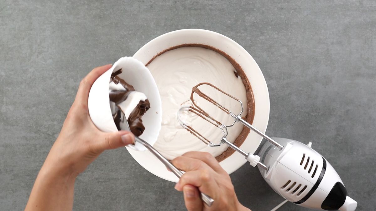 Nutella being added to bowl of milk and pudding