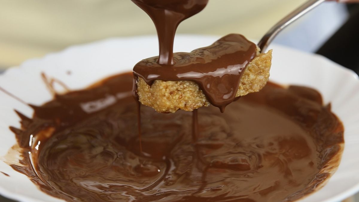 Dip the bars into chocolate and keep aside