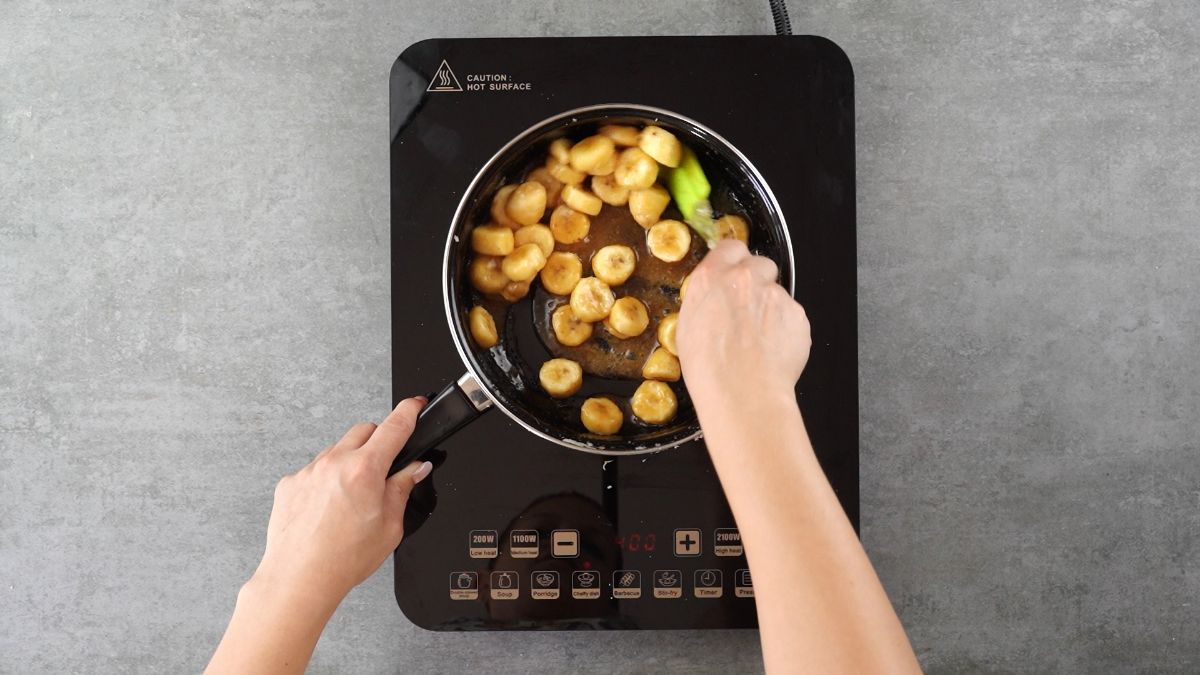 add banana pieces to the pan