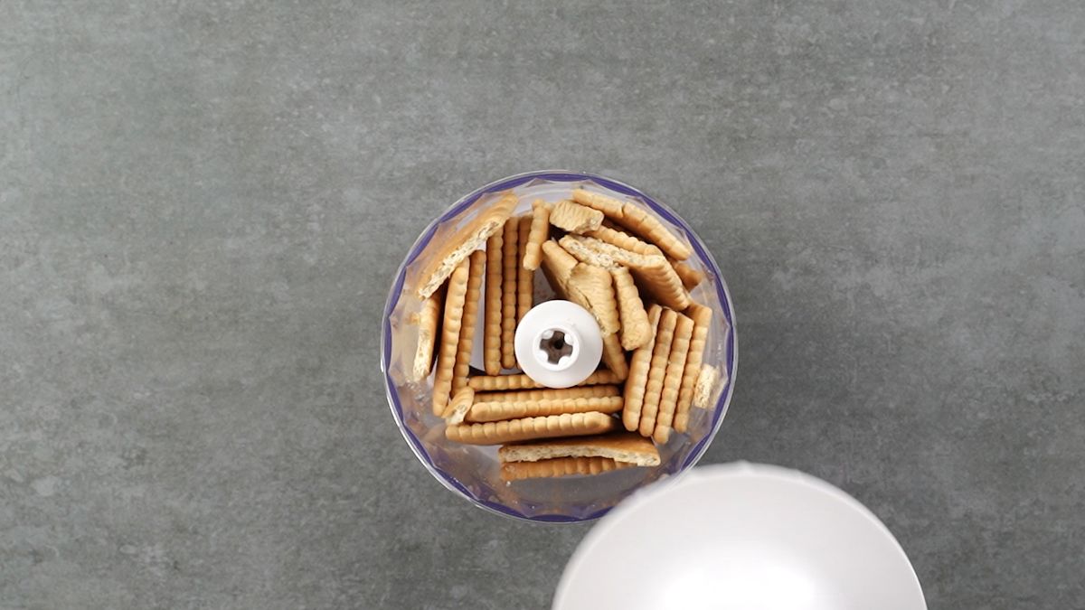 graham crackers in a flood processor