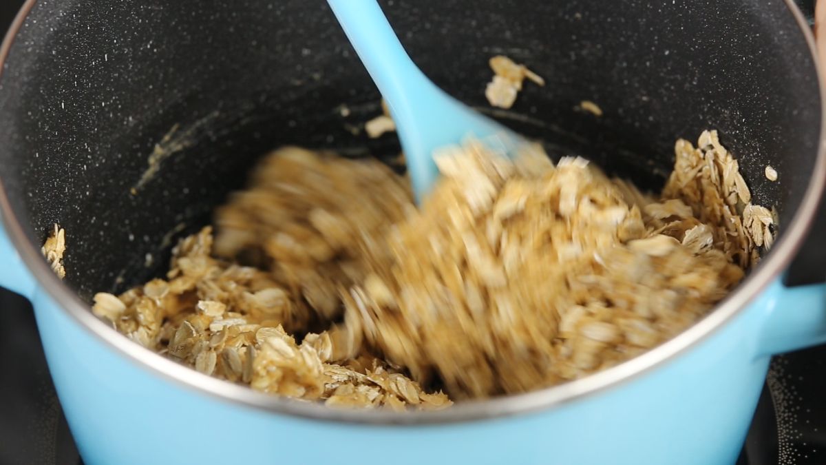 add some oats to the honey mixture and mix properly