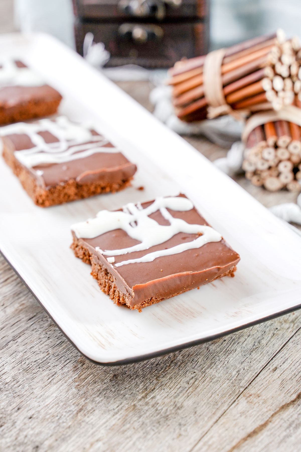 No-Bake Chocolate Biscoff Bars in tray 