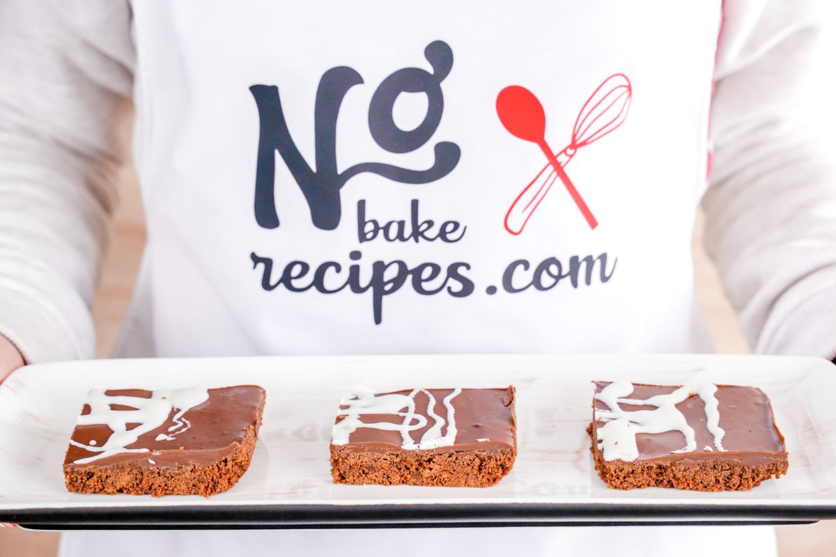 No-Bake Chocolate Biscoff Bars in a tray