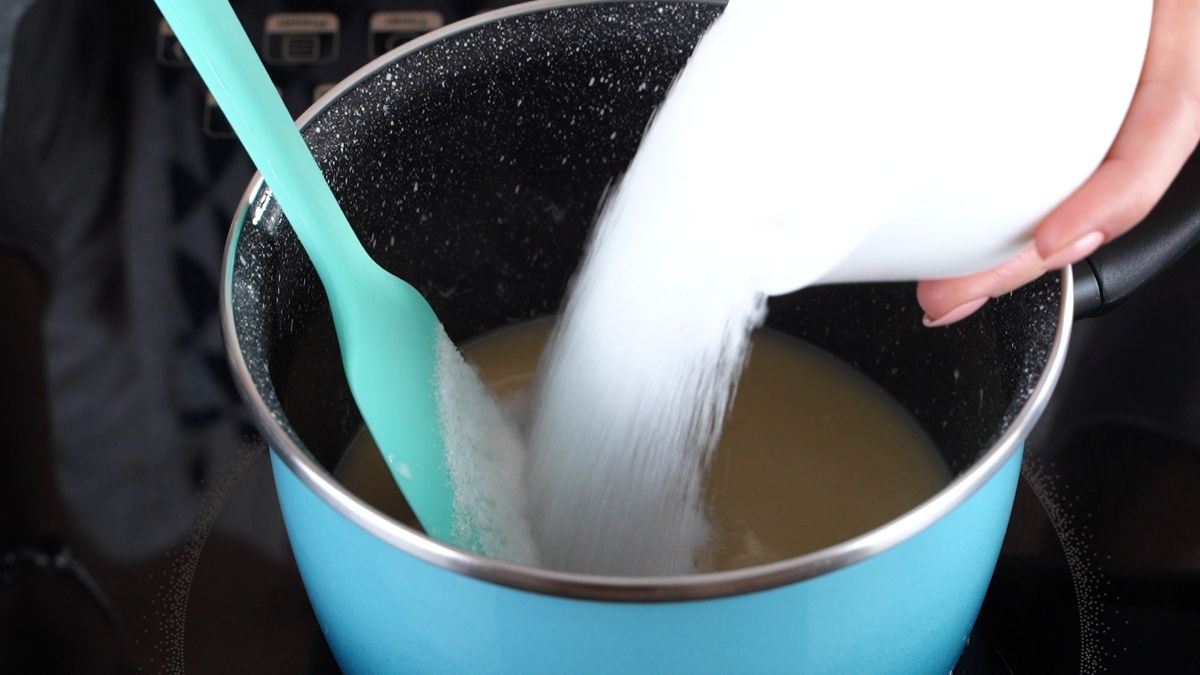 mix sugar and stir well