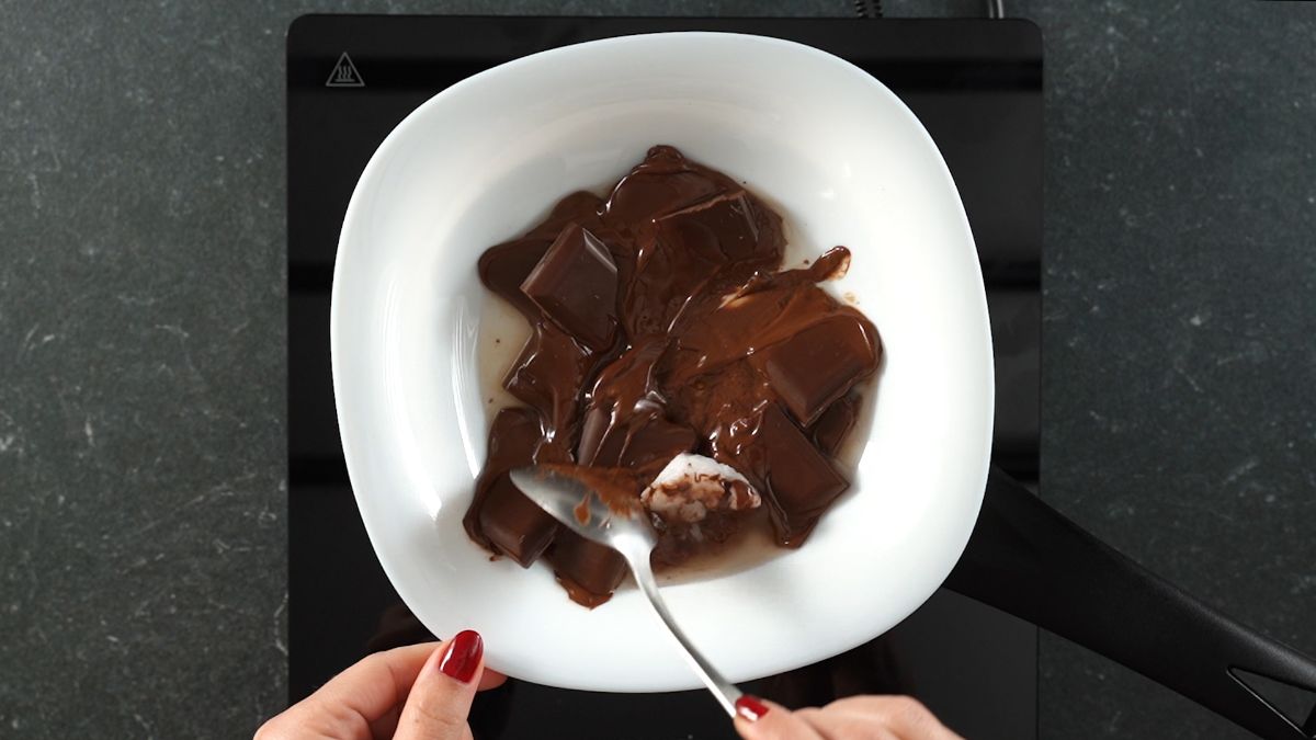 Melt the chocolate in a bowl