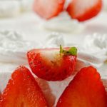 No-Bake Pavlova With Strawberries PIN (3)