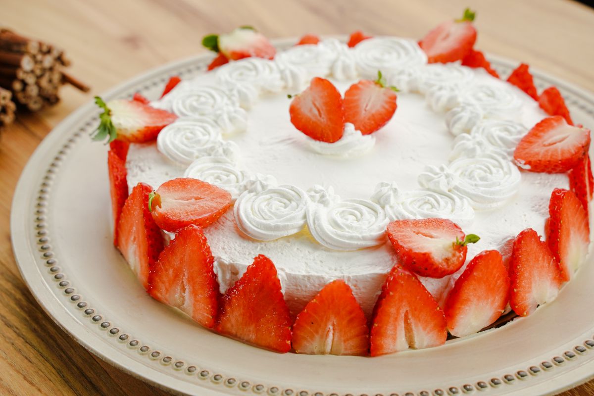 Full image of No-Bake Pavlova With Strawberries