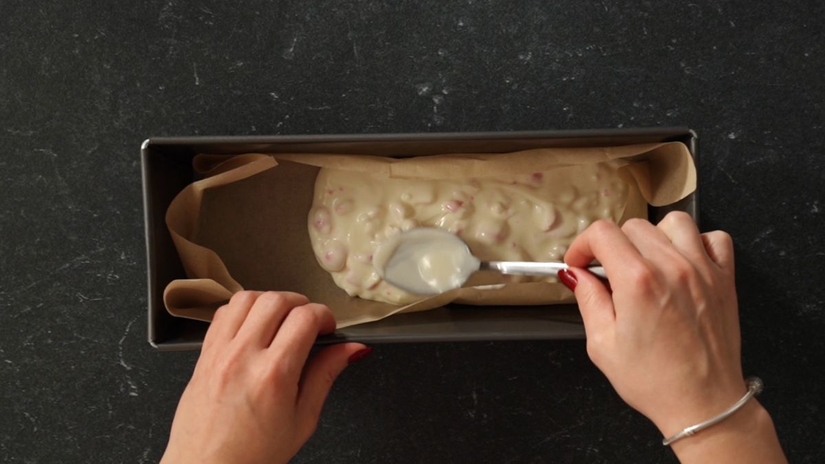 spread the mixture onto the baking paper in the mould