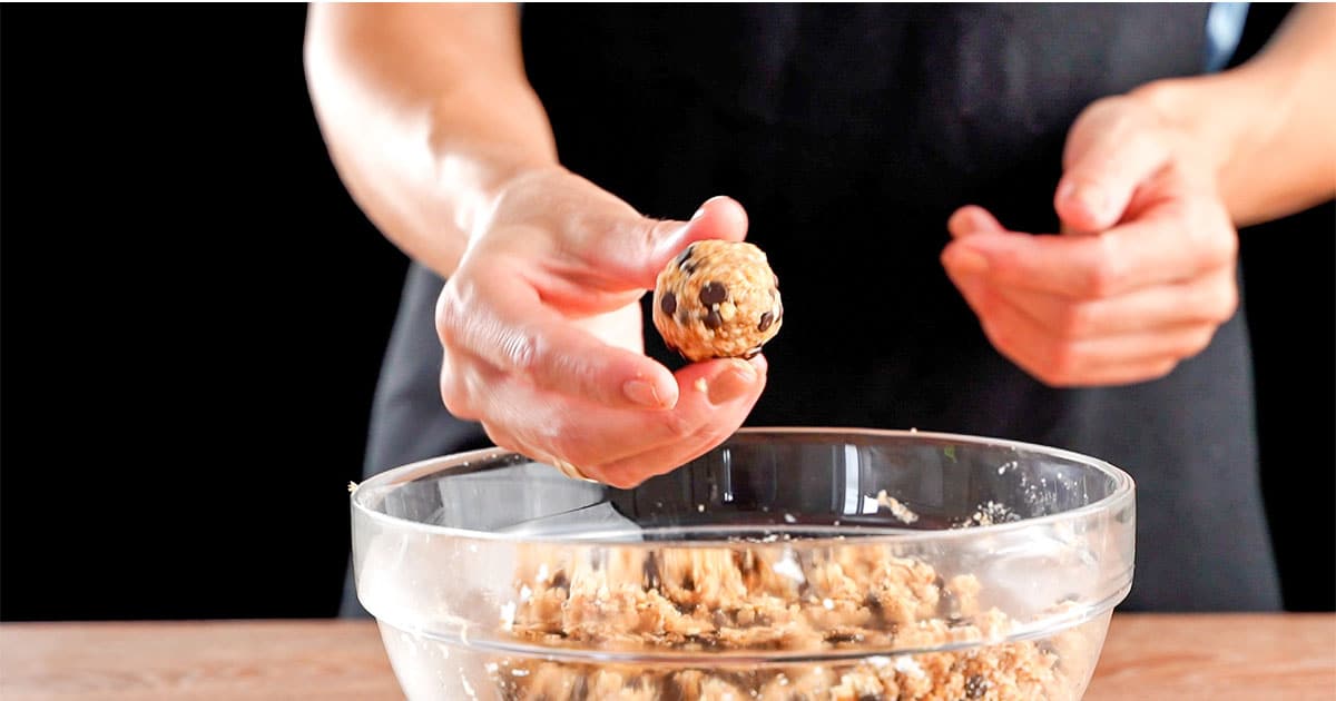 how to roll truffles in a ball to make Smores truffles