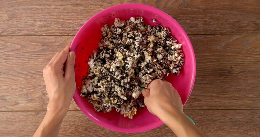 15Minute Oreo Popcorn Balls An Easy, NoBake Treat Recipe NoBake