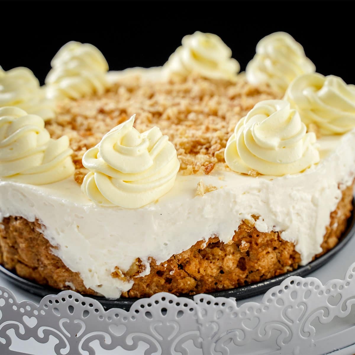 https://nobakerecipes.com/wp-content/uploads/2022/11/Oatmeal-Cream-Pie-Cheesecake-Square_1.jpg