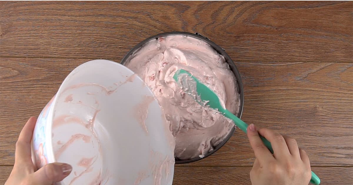Fill up mold with Strawberry cheesecake filling.